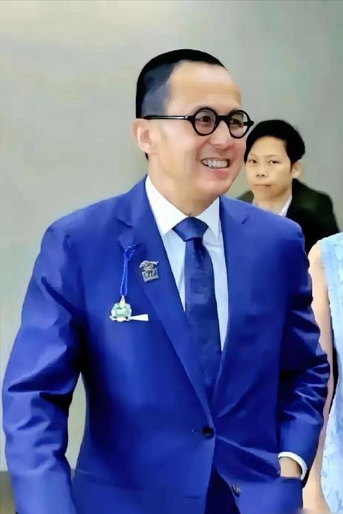 2909亿身价有何用？97岁的李嘉诚无力回天，两个60岁儿子已成心病