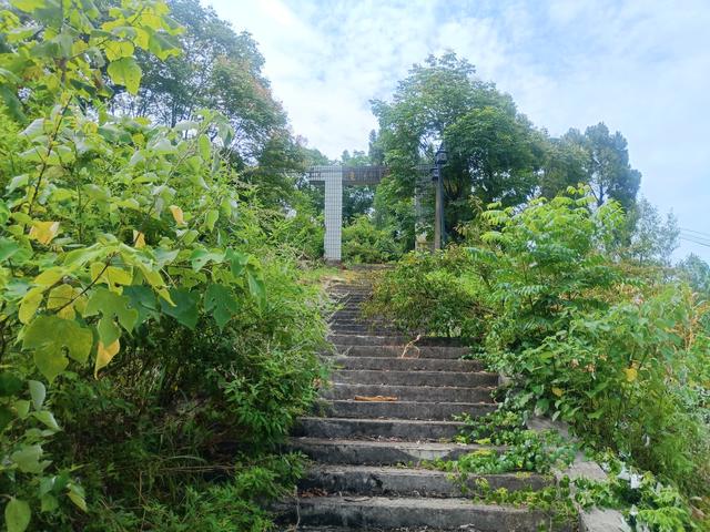 偶遇水电八局乌江渡水电站烈士陵园