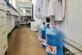 热搜第一，娃哈哈纯净水真的是“实验室第一御用神水”？@怡宝图片