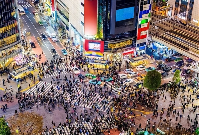 哭也没用！高市当众落泪谈及中国，中方不再惯着，对日本追加反制