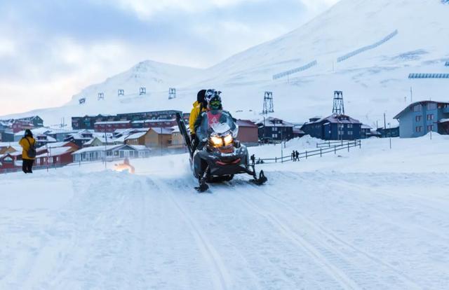 “哈尔滨”的移动城堡 尽享奢华！有观景天窗的豪华专列！