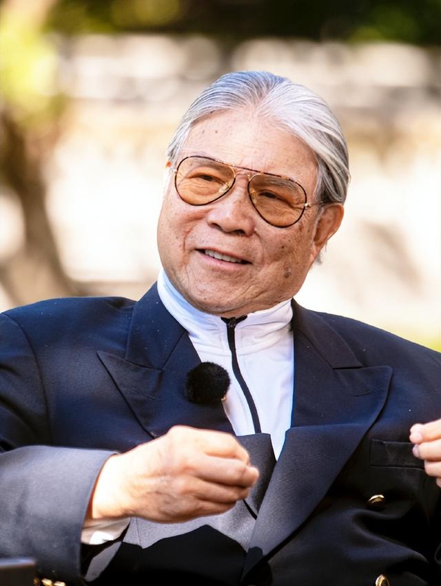 郭晶晶也没想到，79岁公公霍震霆再破天花板，让整个豪门圈沉默了