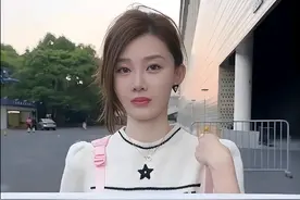 04期 车模 张芮尔图片