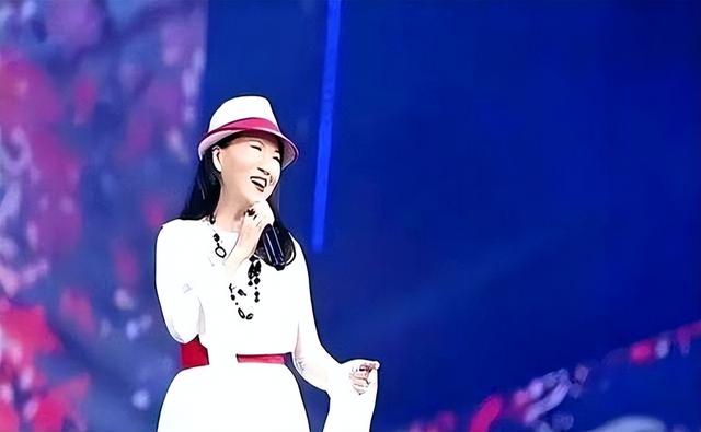 原来早已不是中国籍？事业巅峰远赴美国。被老外“玩腻”晚年回国