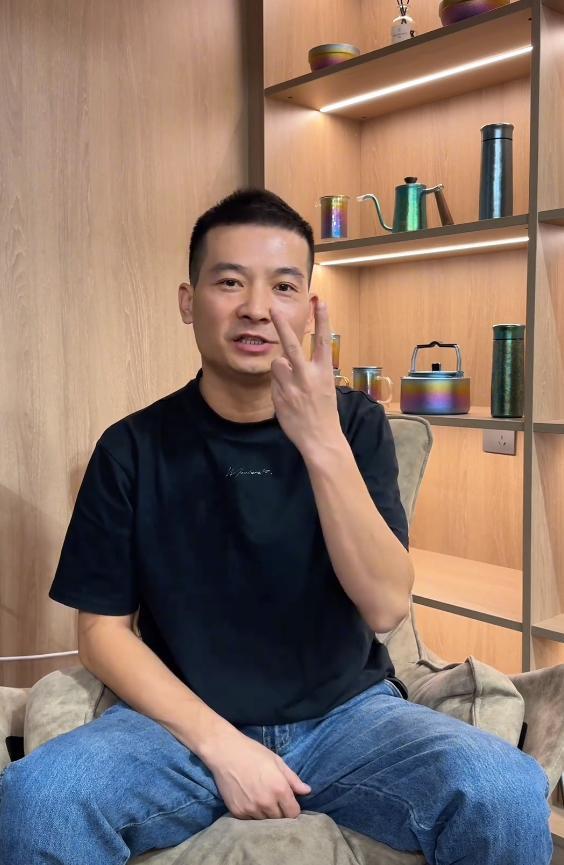 41岁老板西藏自驾游去世！事业成功、有钱有闲，没想到一语成谶