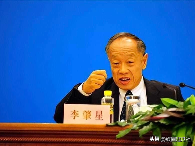 父亲是外交部部长，岳父是歌唱家阎维文，他偏要靠自己杀出血路