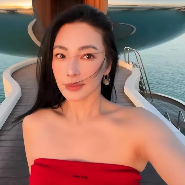 不装了！曝张雨绮“丑闻	”不到1天，官媒下场，荒唐的事不止一件