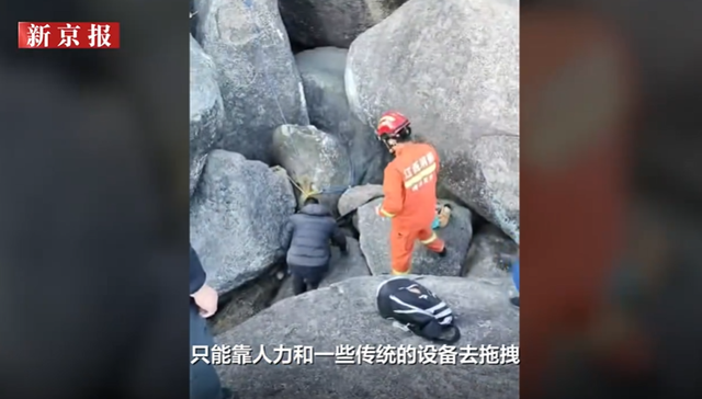 南昌虎头崖一登山者被石头砸伤卡石缝中，管理局：石头大，救援难度大