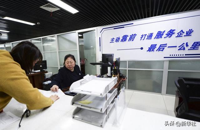 思想之光照亮奋进之路——以习近平同志为核心的党中央引领中国经济社会高质量发展迈向新境界