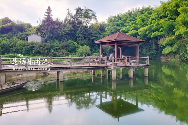浙江宁波将军山麓的古村，群山环抱犹如世外桃源，堪称绝美度假村