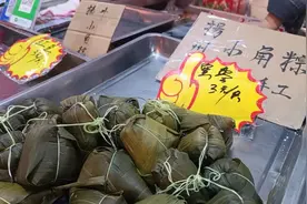 端午未至粽飘香！扬州市场粽子“抢鲜”上市，口味丰富“万物皆可包”！图片