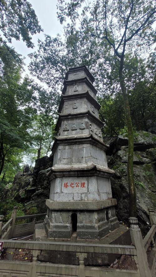 千年古刹免费背后：杭州文旅如何用“舍”换来万亿级流量密码？