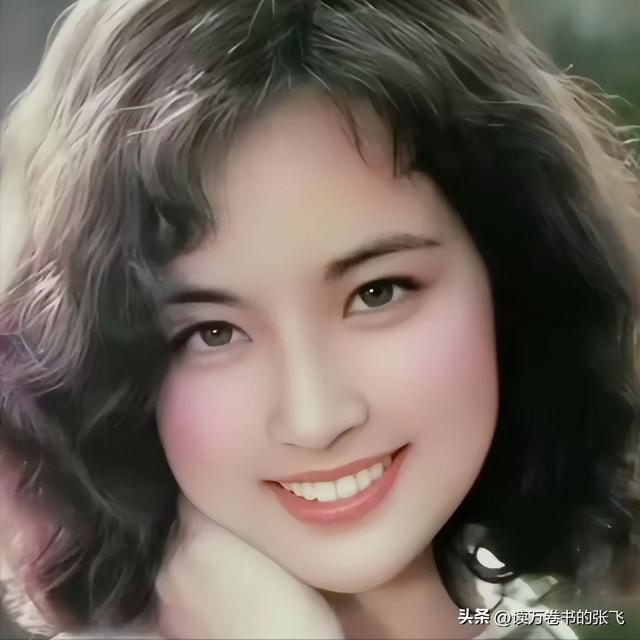 刘晓庆担心的事发生了！意外摔倒	、分不清人	，75岁不服老不行了？