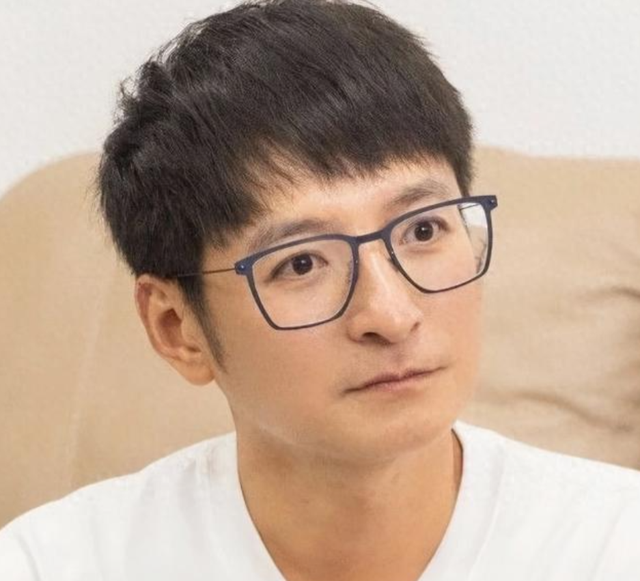 从主持人到"精神病"，49岁无妻无子的李维嘉	，给不婚人士提了个醒