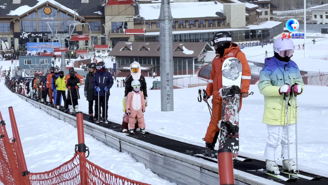 老外扎堆中国雪场！冰雪经济的“中国时刻”已来