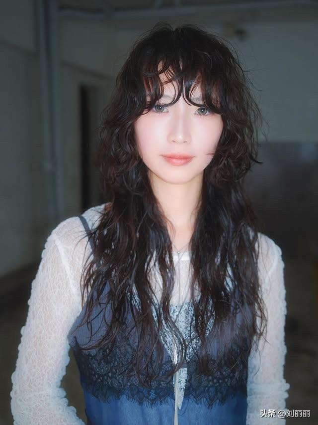 日系慵懒卷发：解锁松弛感，适配所有风格的氛围感神器