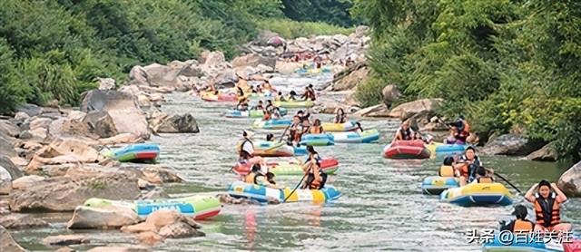 今天，《人民日报海外版》整版推荐贵州“清凉旅游”