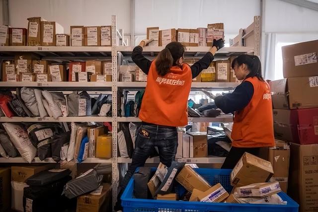从“月入几万，加盟就赚”到仓皇逃离，为何快递驿站没人接盘了？