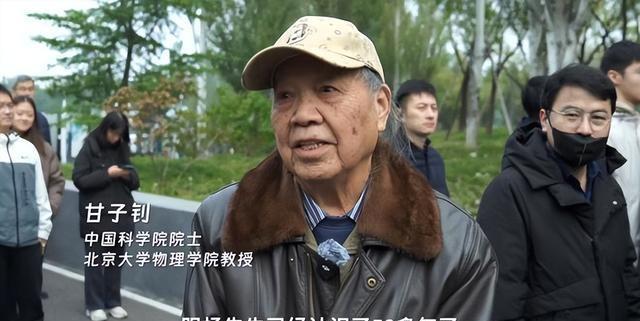 原来杨振宁葬礼当天，93岁弟弟杨振汉露面，透露哥哥一大未了心愿