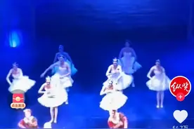 笑喷了！芭蕾舞爆改科目三，让人猝不及防，那画面简直不忍直视！图片