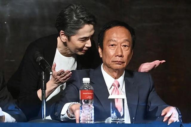 “敢打，我就敢送”，富士康老板郭台铭公开表态，曾舔老美被抛弃