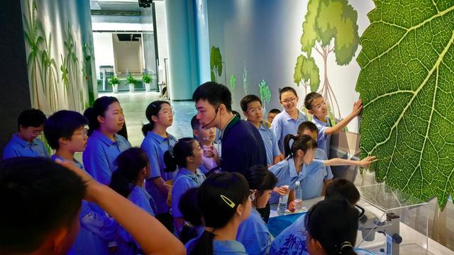 省科技馆“科普引擎蔚蓝寻踪”主题研学活动圆满落幕