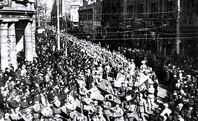 傅作义接到兵败电报	，突然问女儿：你是毛泽东还是聂荣臻派来的