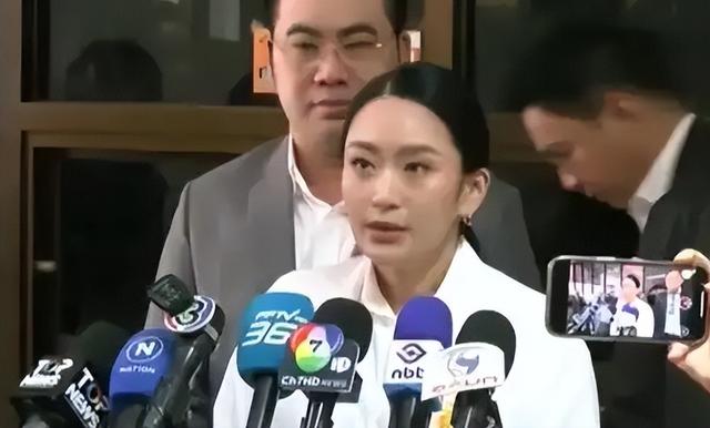 一场泰柬冲突，让美女总理抓住了“救命稻草”，泰国宪法法院亮“黄牌”：给佩通坦最后一次机会！