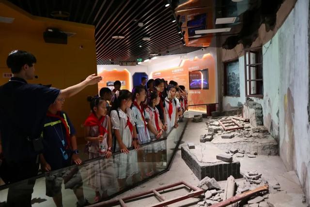 重庆防空洞：全球罕见的“地下山城”，来渝旅行必体验！