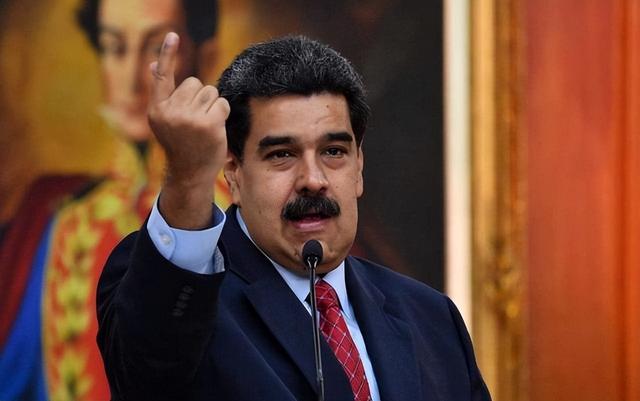 美航母舰队进战位，委电话打到北京，救不救马杜罗？王毅斩钉截铁