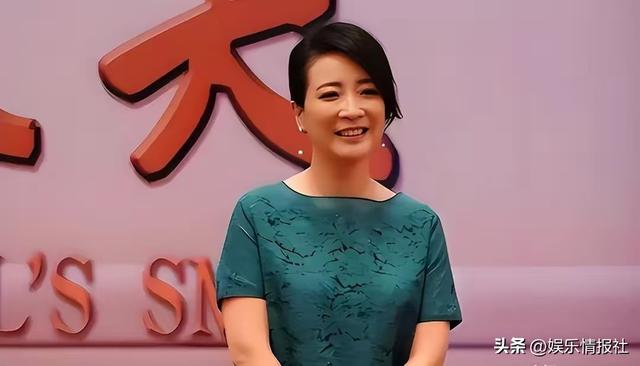 她是国家一级女演员，多次给坐轮椅丈夫戴绿帽，如今儿子也是演员
