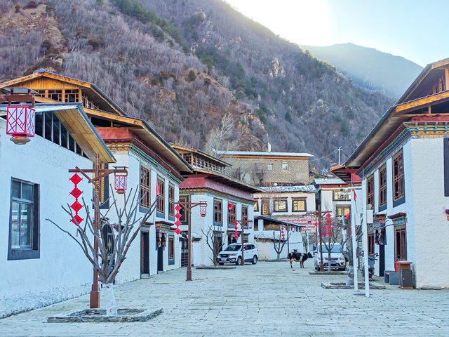 在工布江达县太昭村感受历史文脉与时代交响：古道新程振兴路