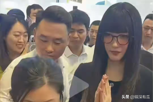 直到看见39岁嘴歪脸僵，还发腮的江疏影，才知道马伊琍的话没错！