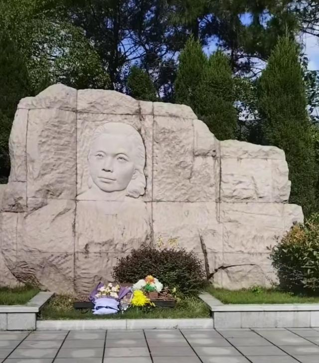 同为《沉默的荣耀》主角！吴石和朱枫的墓前大相径庭、相差悬殊
