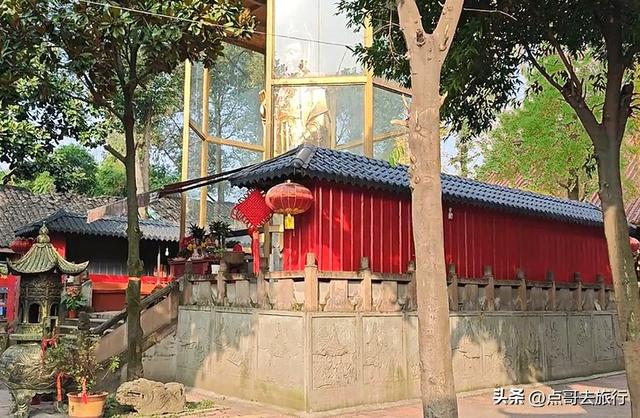 成都被严重低估的寺庙，大殿华丽庄重，让人吃惊不小，公交可直达