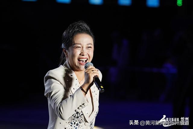 偏关：非遗之夜让长城“开口讲故事”