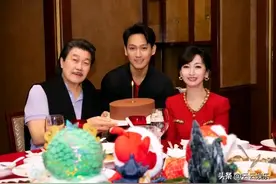 71岁赵雅芝携儿子黄恺杰，一起为老公庆祝79岁生日，非常幸福美满图片