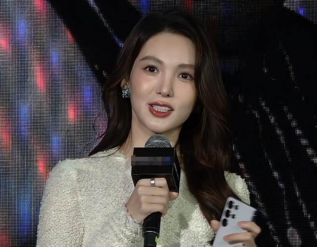 这下麻烦大了！不到24小时	，金晨接连传来2大噩耗，个个戳心窝