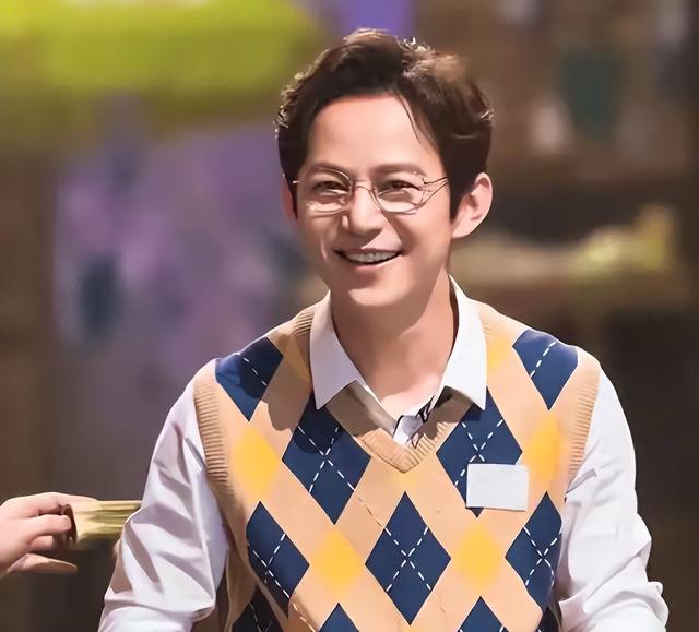 世上没后悔药？无妻无子、与保姆相伴的何炅	，走上了另外一条道路