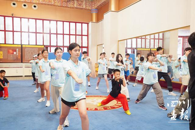 当青春与文化“撞个满怀” | 四川有多巴适？200余名美国华裔青少年告诉你！