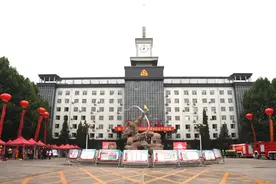 潞安化工集团开展“安全生产月” 宣传咨询日活动图片