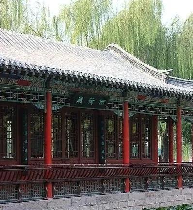 大明湖畔的故事