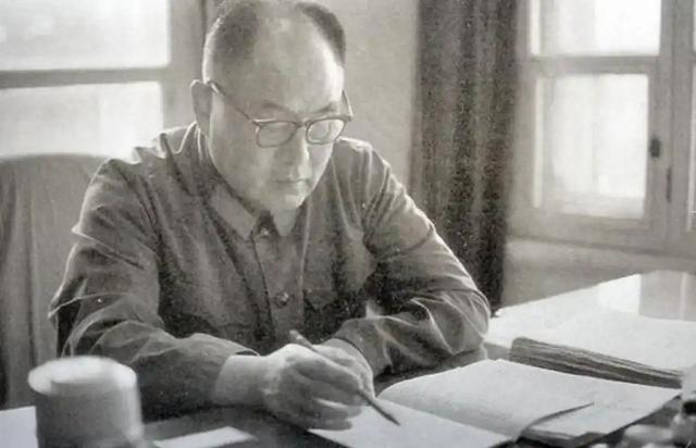 许世友当面怒问李德生：你有啥可骄傲的？李德生：等你这把火烧完