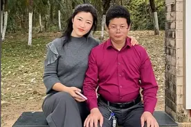 湖南女孩爱上小学班主任，对方大她20岁，还比她矮15厘米，图啥？图片