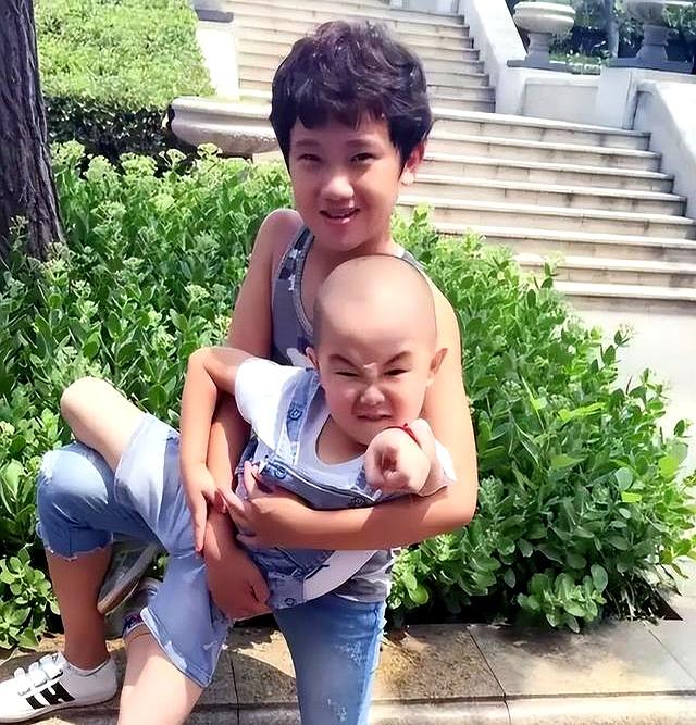 3岁上央视！5岁登春晚，7岁就年薪百万	，没想到现在却成了这样子