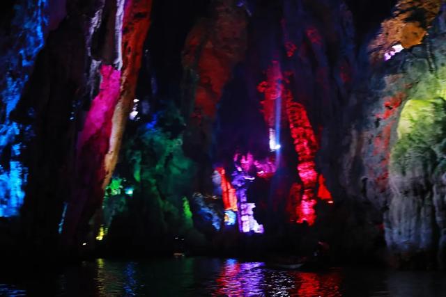 贵州：畅游安顺风光，感受黔中民俗！