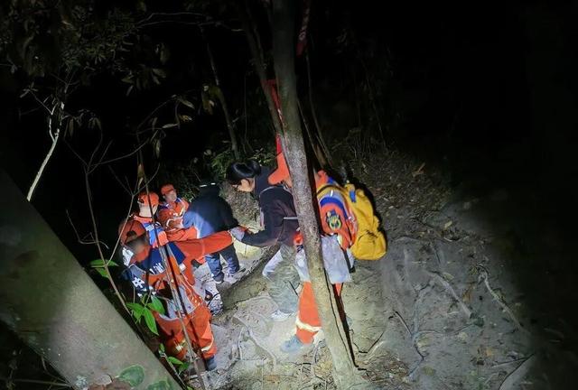 "驴友探险惨剧背后：山中求生记，谁该负责？"