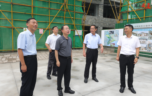 孟景伟调研城市更新和历史文化名城保护工作