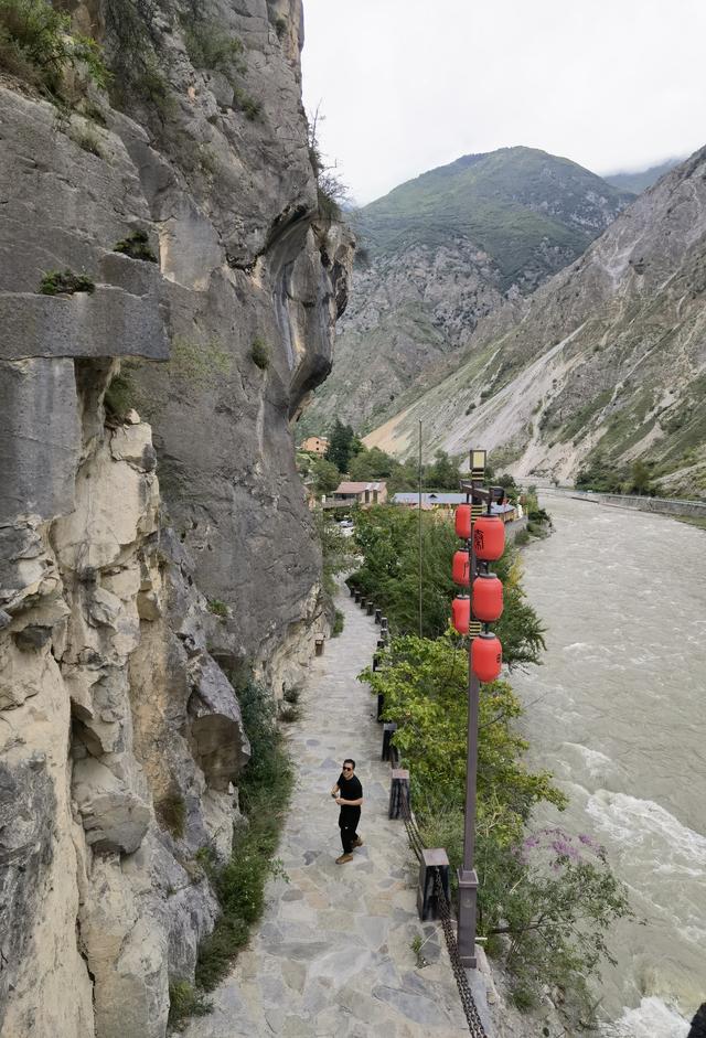 穿隧跨桥寻古，陇南川北历新——平绵高速国庆行