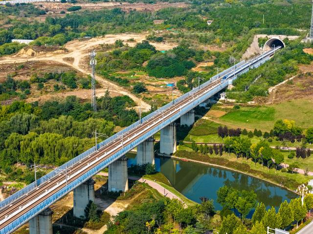 深秋泰安陡山河